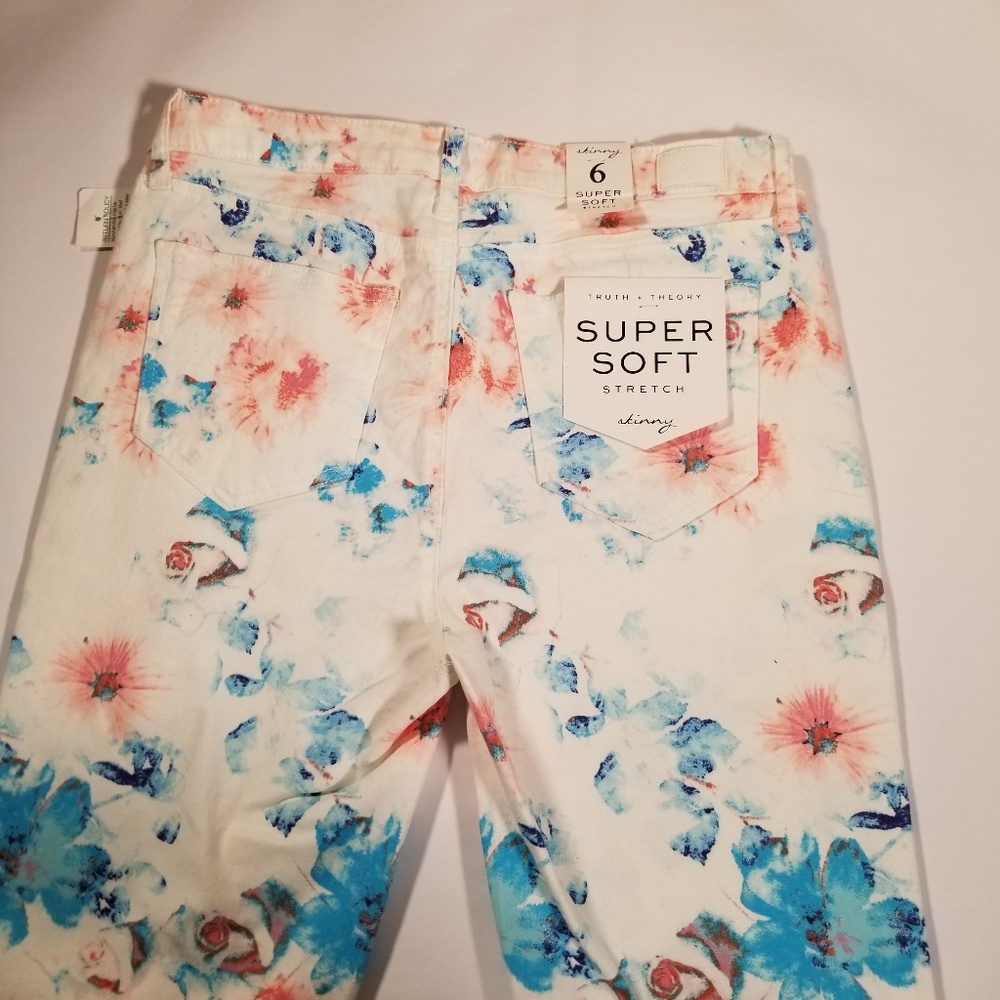 NWT|Truth+Theory|Floral Skinny Jeans